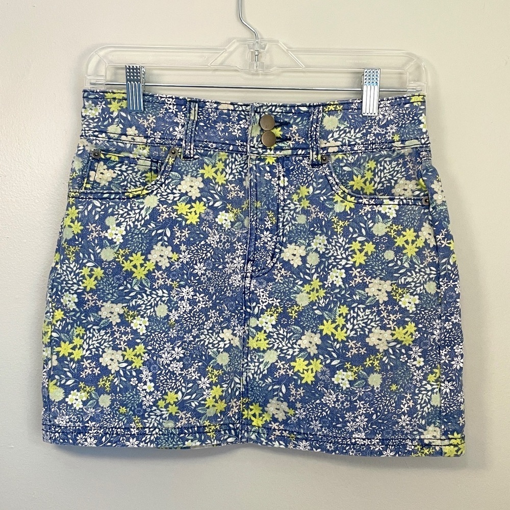 Laura Ashley x Urban Outfitters Floral Denim Mini Skirt 🌼 Retro Y2K Vibe - Picture 2 of 6